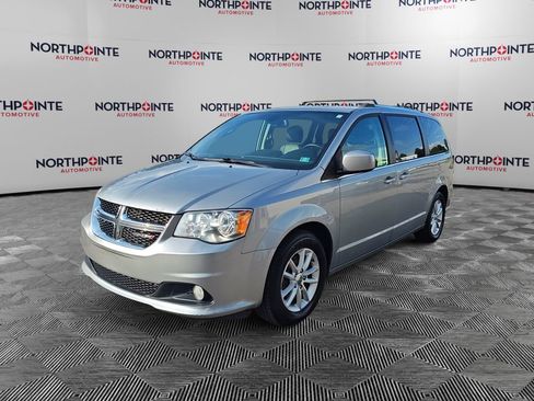 Used 2018 Dodge Grand Caravan SXT FWD image 2