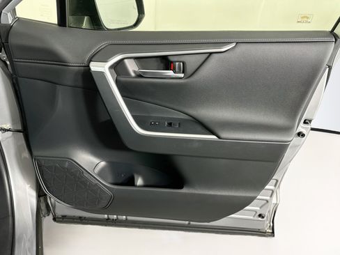 Used 2019 Toyota RAV4 Limited AWD/4WD image 34