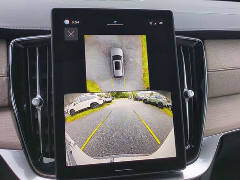 New 2026 Volvo XC90 B6 Plus w/ Protection Package Premier image 17