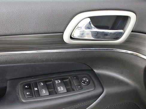 Used 2022 Jeep Grand Cherokee Limited image 19