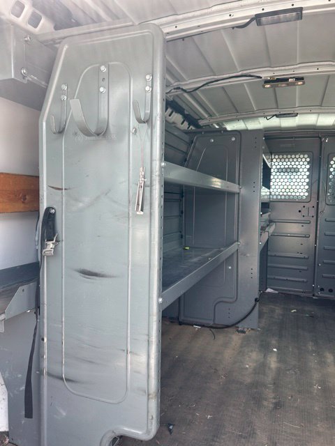 Used 2015 Chevrolet Express 2500 RWD image 9