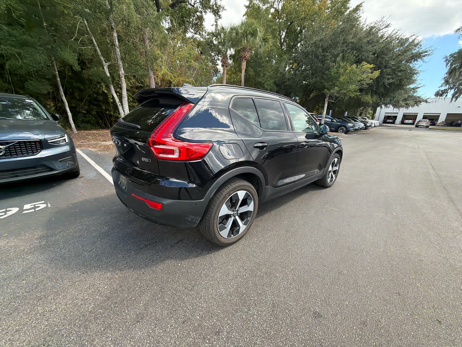 Used 2025 Volvo XC40 B5 Plus AWD/4WD image 16