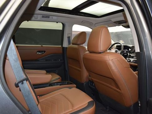 Used 2023 Nissan Pathfinder Platinum AWD/4WD image 12