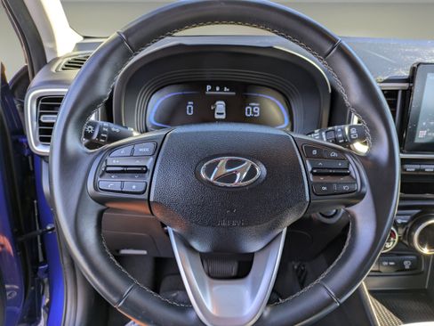 Used 2025 Hyundai Venue SEL FWD image 18
