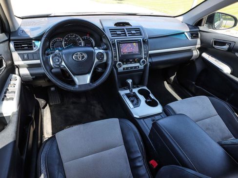 Used 2012 Toyota Camry SE w/ Leather Pkg FWD image 21