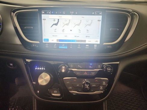 New 2026 Chrysler Pacifica Limited w/ S Appearance Package AWD/4WD image 18