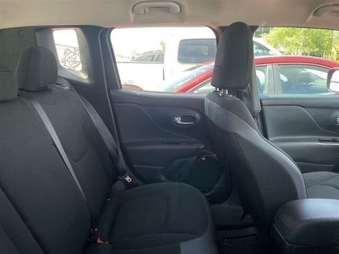 Certified 2019 Jeep Renegade Altitude w/ Quick Order Package 2XM AWD/4WD image 12