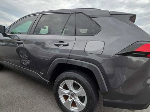 Used 2019 Toyota RAV4 LE image 8