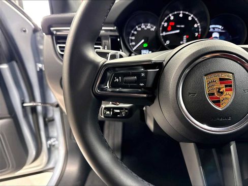 Used 2026 Porsche Macan AWD/4WD image 21
