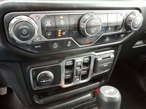 Used 2022 Jeep Wrangler Unlimited Sahara image 25