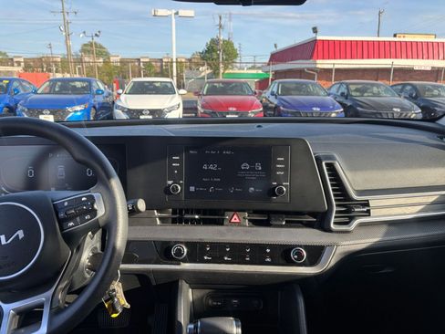 Used 2024 Kia Sportage LX FWD image 17