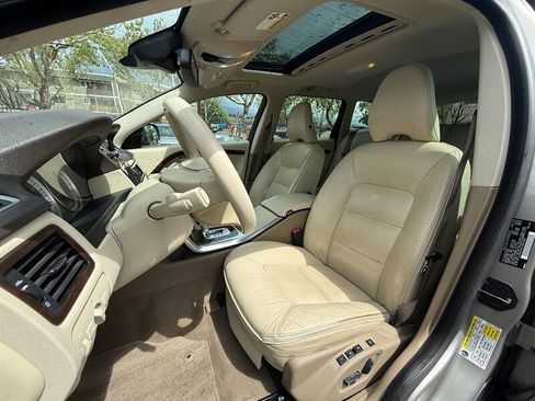 Used 2012 Volvo XC70 T6 Premier Plus image 12
