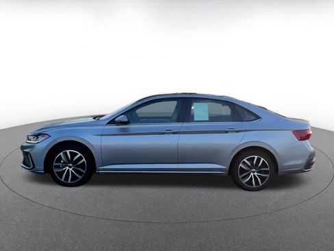 Used 2025 Volkswagen Jetta SE image 10