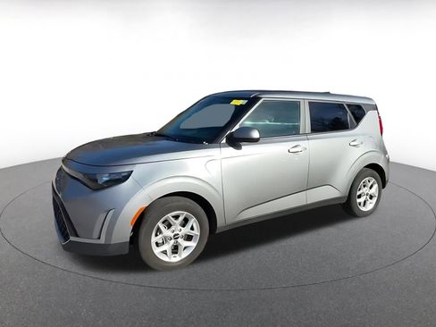 Used 2025 Kia Soul LX w/ LX Technology Package image 8
