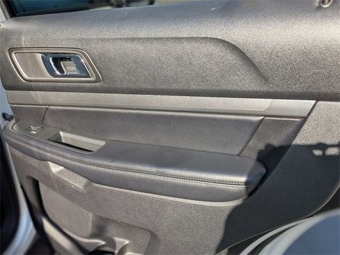 Used 2018 Ford Explorer XLT w/ Equipment Group 202A image 33