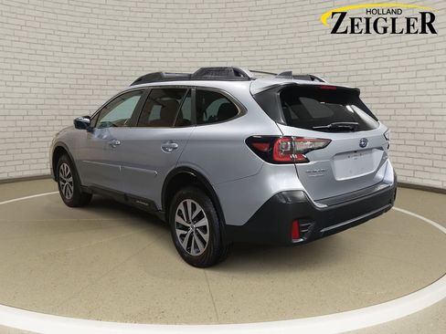 Used 2022 Subaru Outback Premium image 7