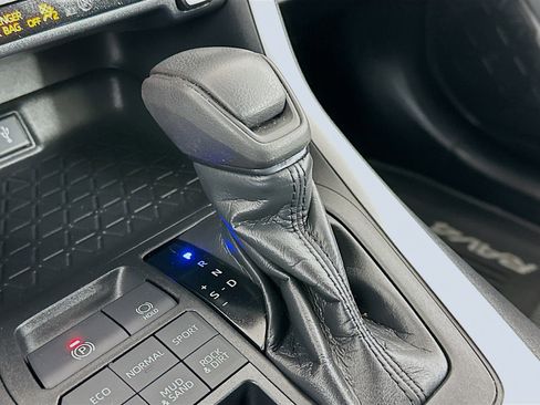 Used 2020 Toyota RAV4 LE image 24