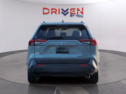Used 2020 Toyota RAV4 XLE w/ Convenience Package image 4