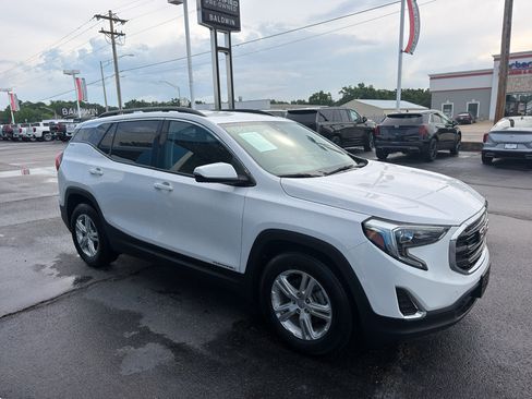 Used 2020 GMC Terrain SLE w/ Driver Convenience Package FWD image 3
