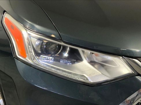 Used 2020 Chevrolet Traverse LT w/ LPO, Floor Liner Package image 27