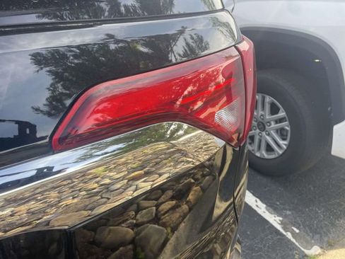 Used 2017 GMC Acadia Denali w/ Technology Package image 13