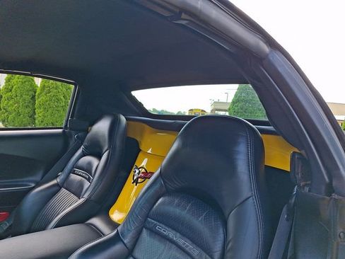 Used 2004 Chevrolet Corvette Convertible w/ Preferred Equipment Group RWD image 12
