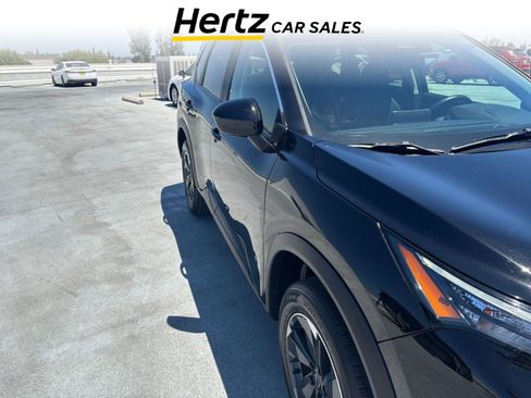 Used 2025 Nissan Rogue SV FWD image 1