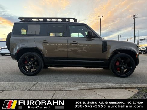 Used 2024 Land Rover Defender 110 X-Dynamic SE image 24