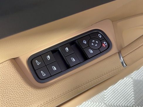 Certified 2023 Porsche Cayenne AWD/4WD image 15