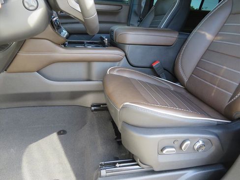 Used 2025 GMC Yukon Denali Ultimate image 17