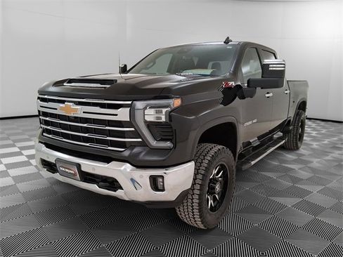 Used 2024 Chevrolet Silverado 2500 LTZ w/ LTZ Premium Package image 7