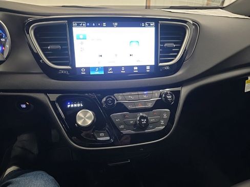 New 2026 Chrysler Voyager LX FWD image 19