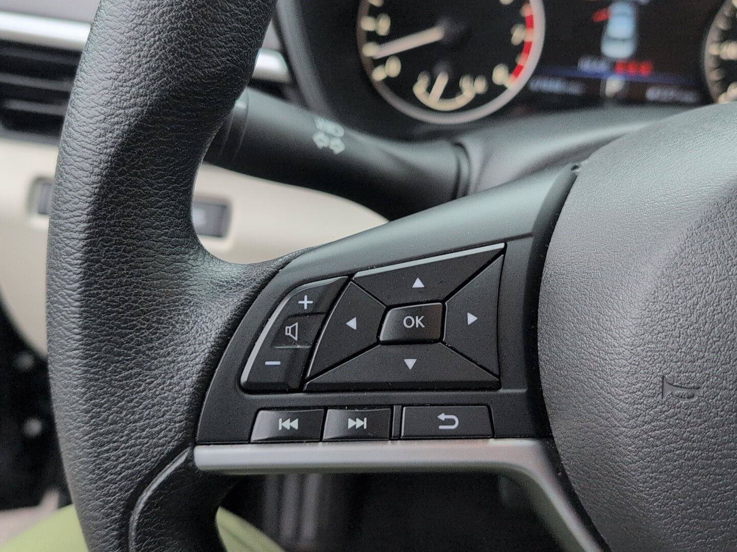Used 2025 Nissan Altima 2.5 SV FWD image 21
