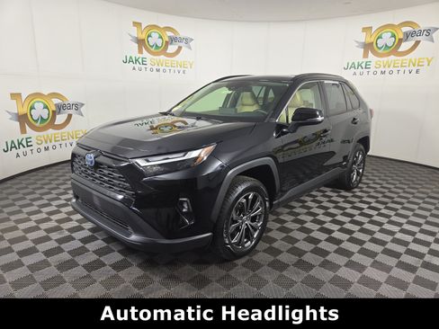Used 2022 Toyota RAV4 XLE Premium AWD/4WD image 4