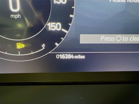 Used 2024 Land Rover Discovery S image 12