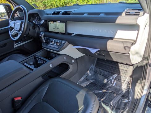 Certified 2023 Land Rover Defender 110 SE image 30