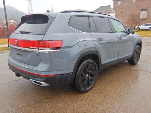 Used 2025 Volkswagen Atlas SE image 4
