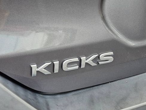 Used 2019 Nissan Kicks SR w/ SR Premium Package FWD image 16