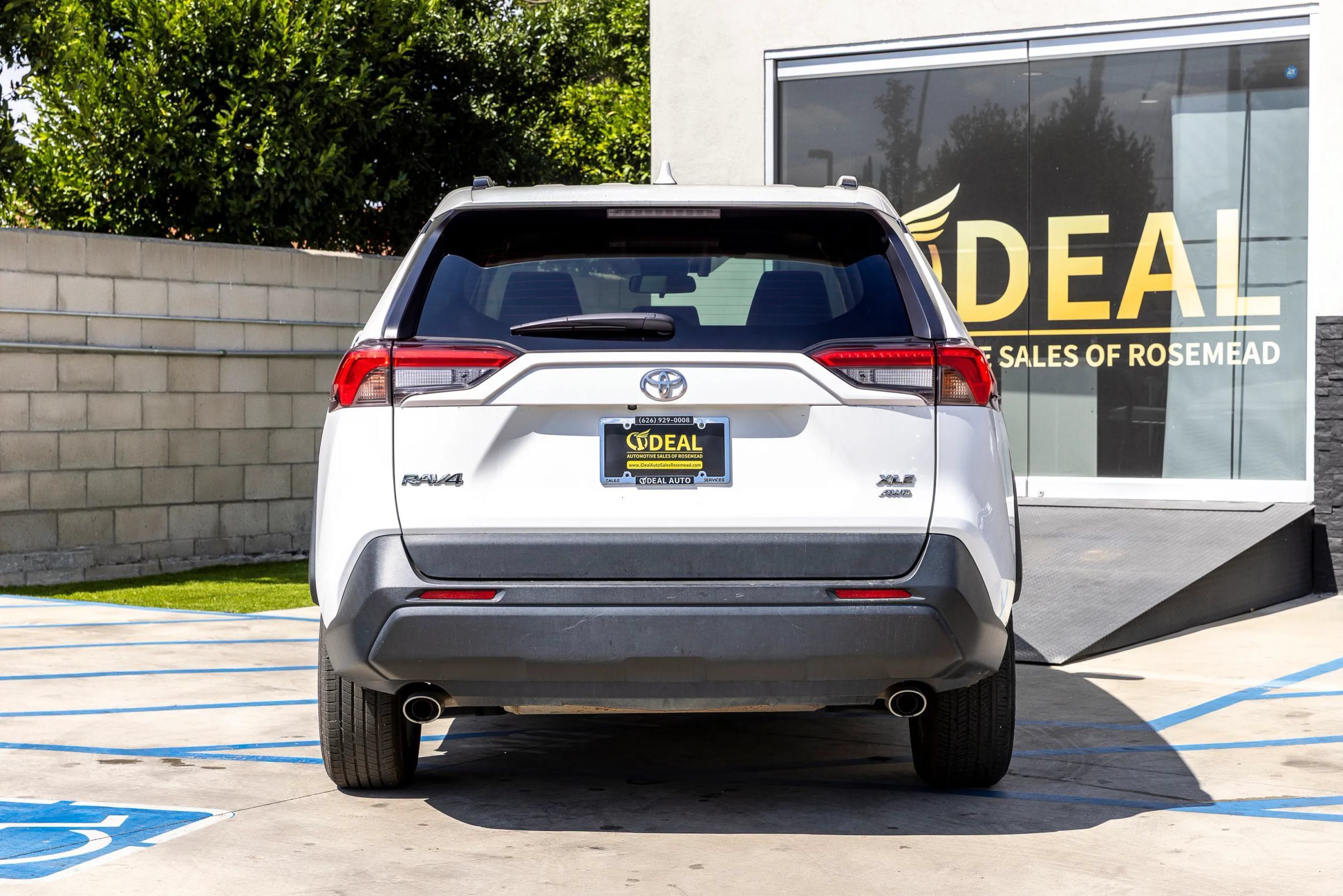 Used 2021 Toyota RAV4 XLE w/ XLE Grade Weather Package AWD/4WD image 11