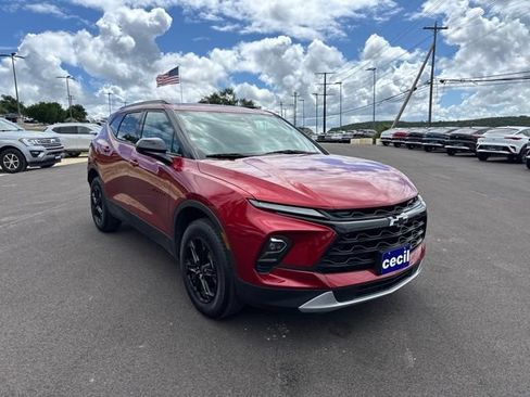 Used 2023 Chevrolet Blazer LT w/ Convenience Package FWD image 3