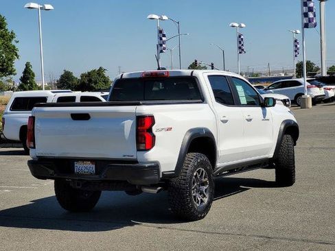 Used 2026 Chevrolet Colorado ZR2 w/ Technology Package AWD/4WD image 4