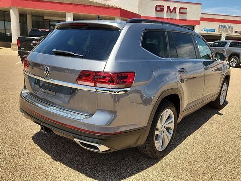 Used 2022 Volkswagen Atlas SE w/ Panoramic Sunroof Package FWD image 4