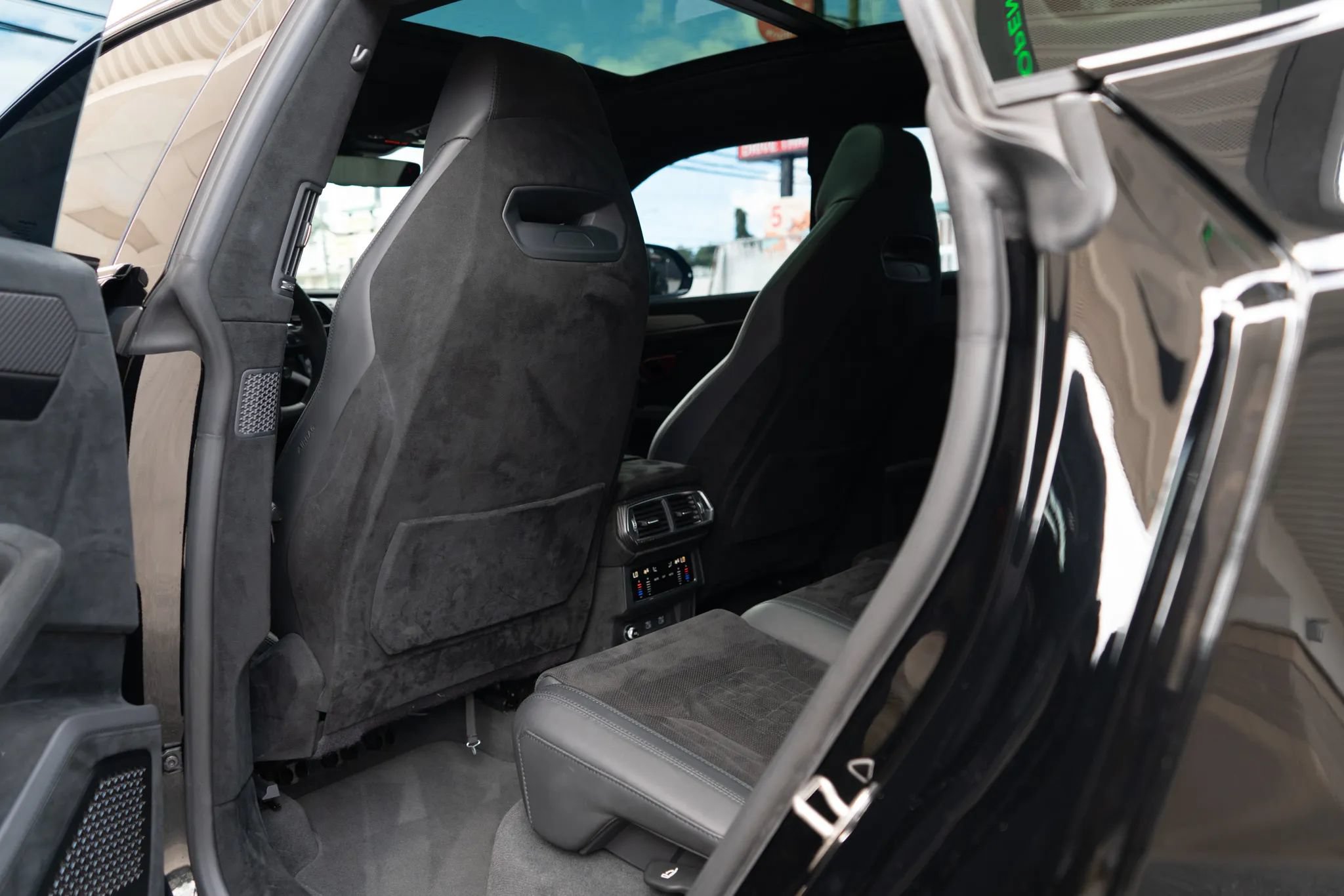 Used 2024 Lamborghini Urus Performante AWD/4WD image 32