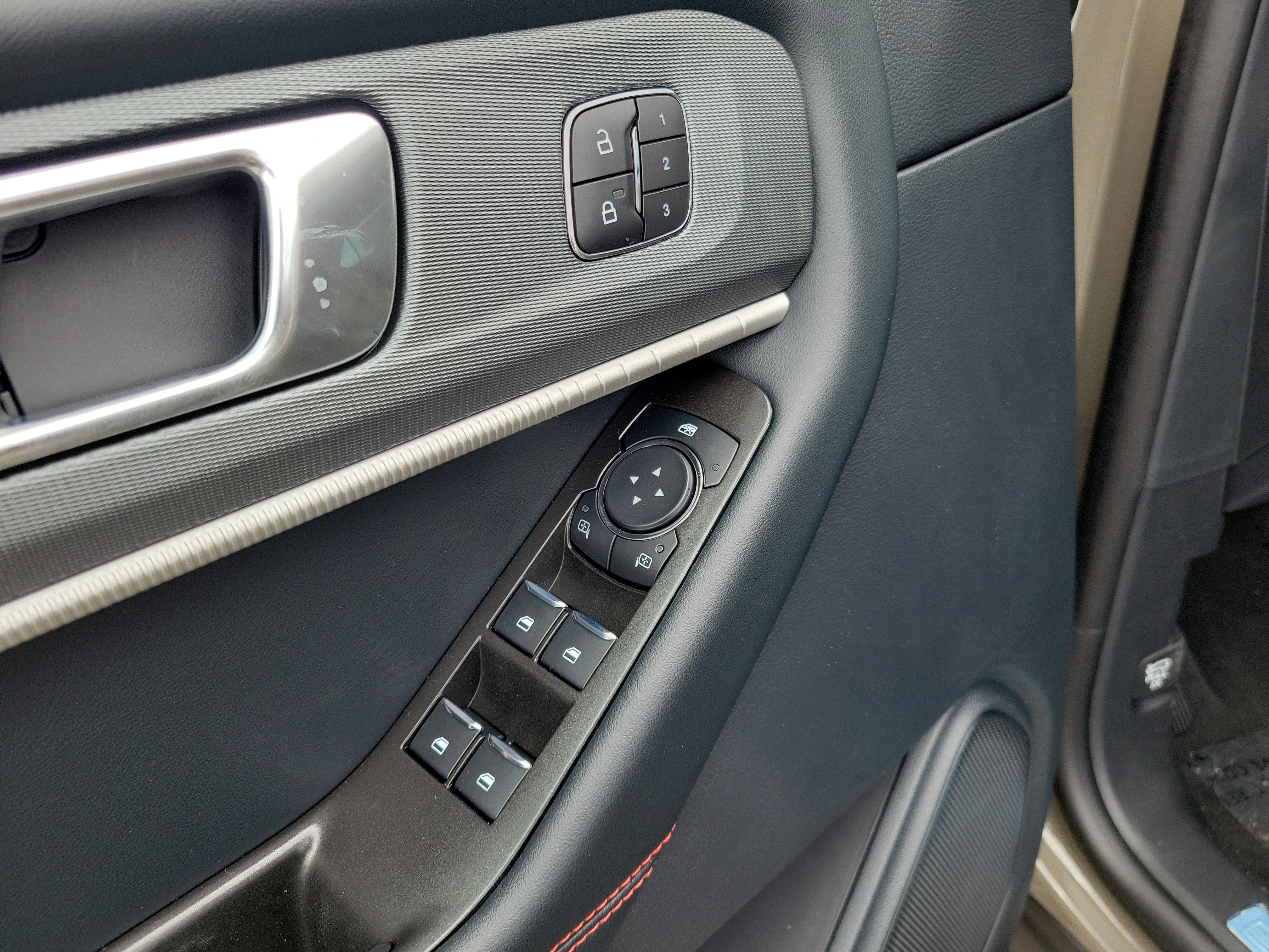 New 2026 Ford Explorer ST-Line w/ ST-Line Street Pack RWD image 15