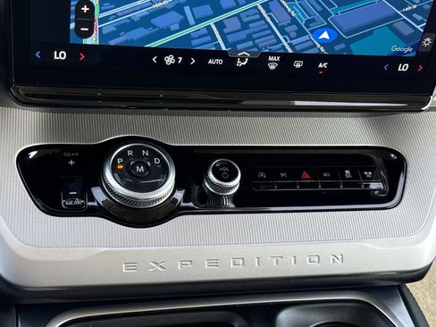 Used 2025 Ford Expedition Active RWD image 23