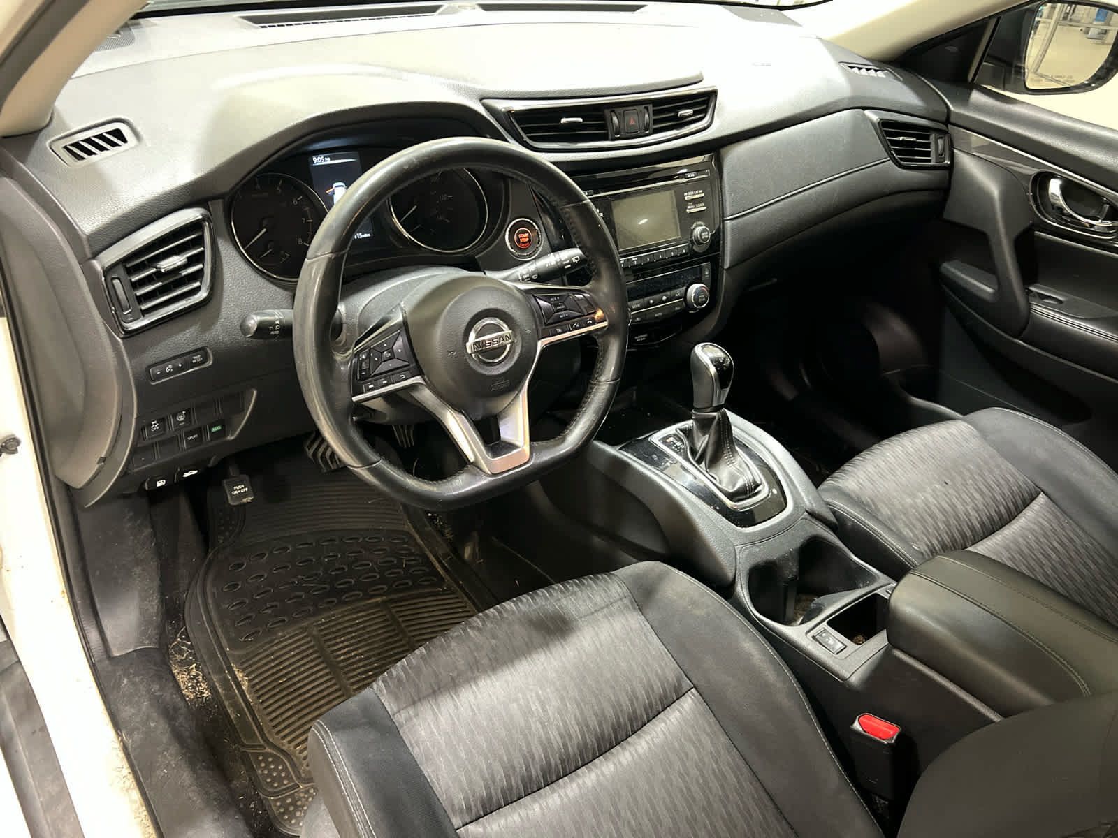 Used 2017 Nissan Rogue SV FWD image 12