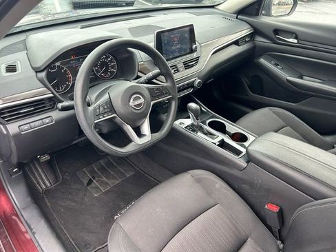 Used 2024 Nissan Altima 2.5 SV FWD image 25