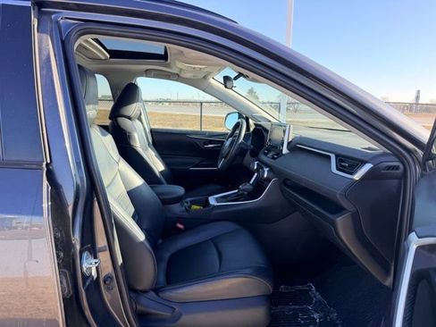 Used 2019 Toyota RAV4 XLE Premium image 10