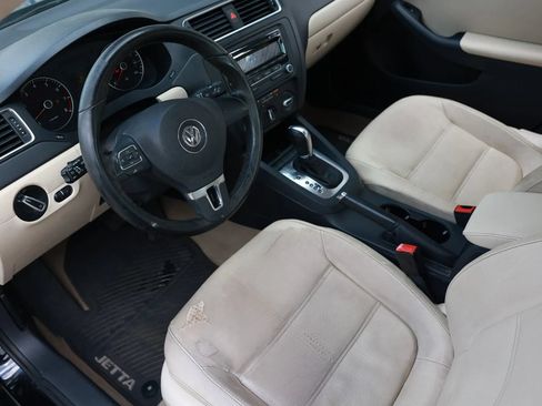 Used 2012 Volkswagen Jetta SE FWD image 16