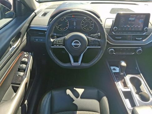Used 2023 Nissan Altima 2.5 SR FWD image 12